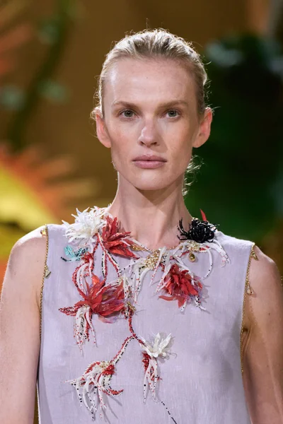 Look 23